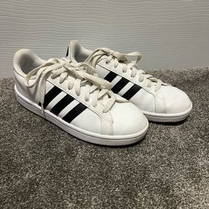 Women’s Adidas cloud foam sneakers